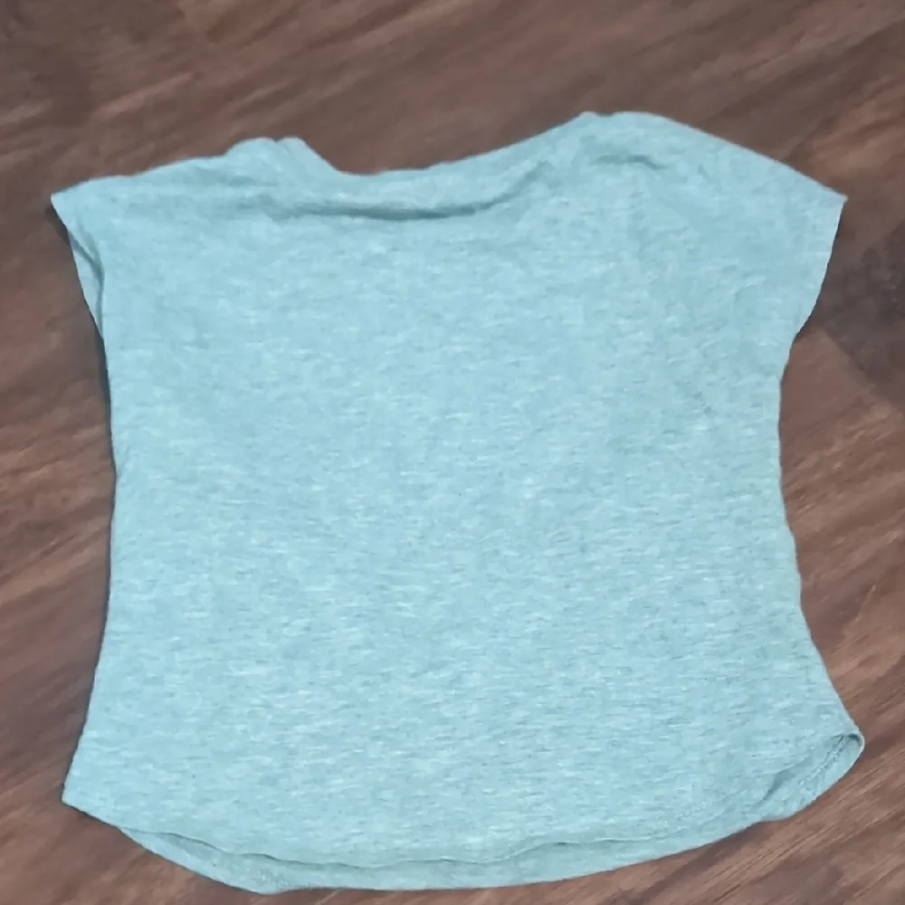 Gray and Green Short Sleeve Tee with Text Graphics‎